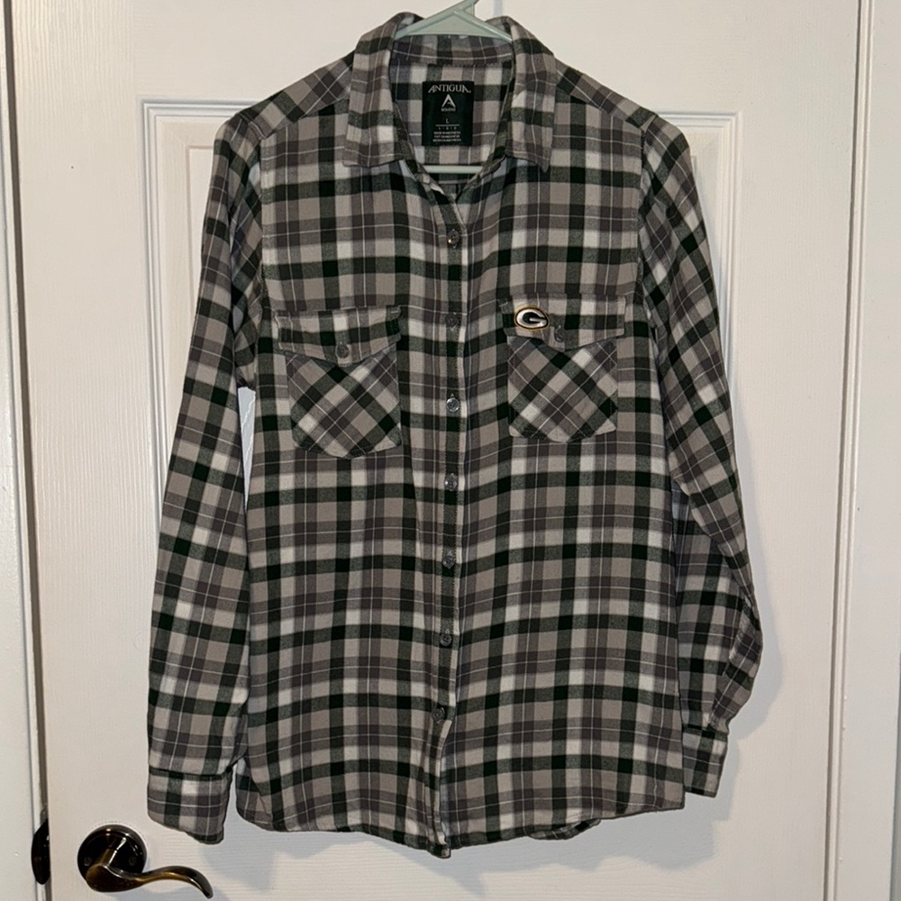 Antigua Women’s Green Bay Packers Plaid Button-Up Shirt